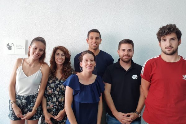 clases de inglés baratas en Valencia - amigos