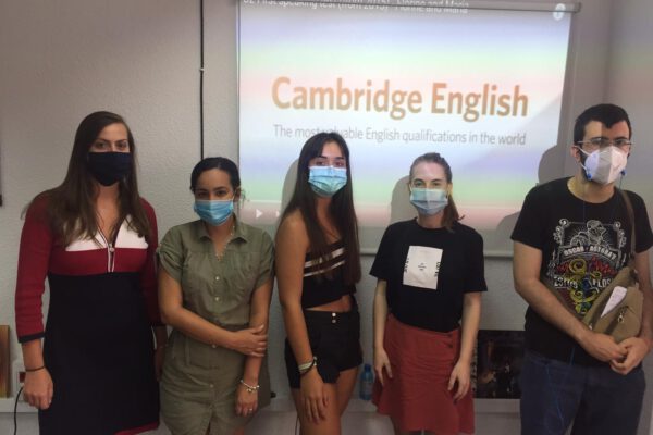 profesor de inglés nativo en Valencia - estudiantes en agosto